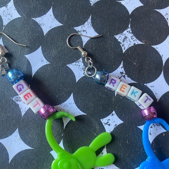 Barrel of Monkeys Dangling Earrings - Picture 3 of 3